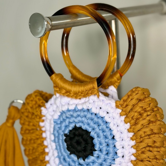 Handcrafted Crochet Bag with Tortoise Shell Handle - Picture 8 of 16